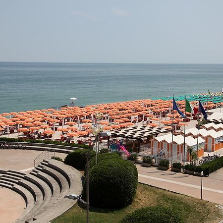 Hotel Cristallo Fano Exterior photo