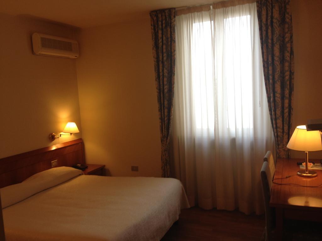 Hotel Cristallo Fano Room photo