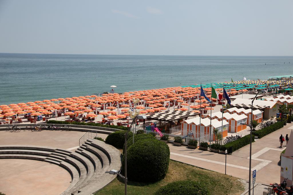 Hotel Cristallo Fano Exterior photo